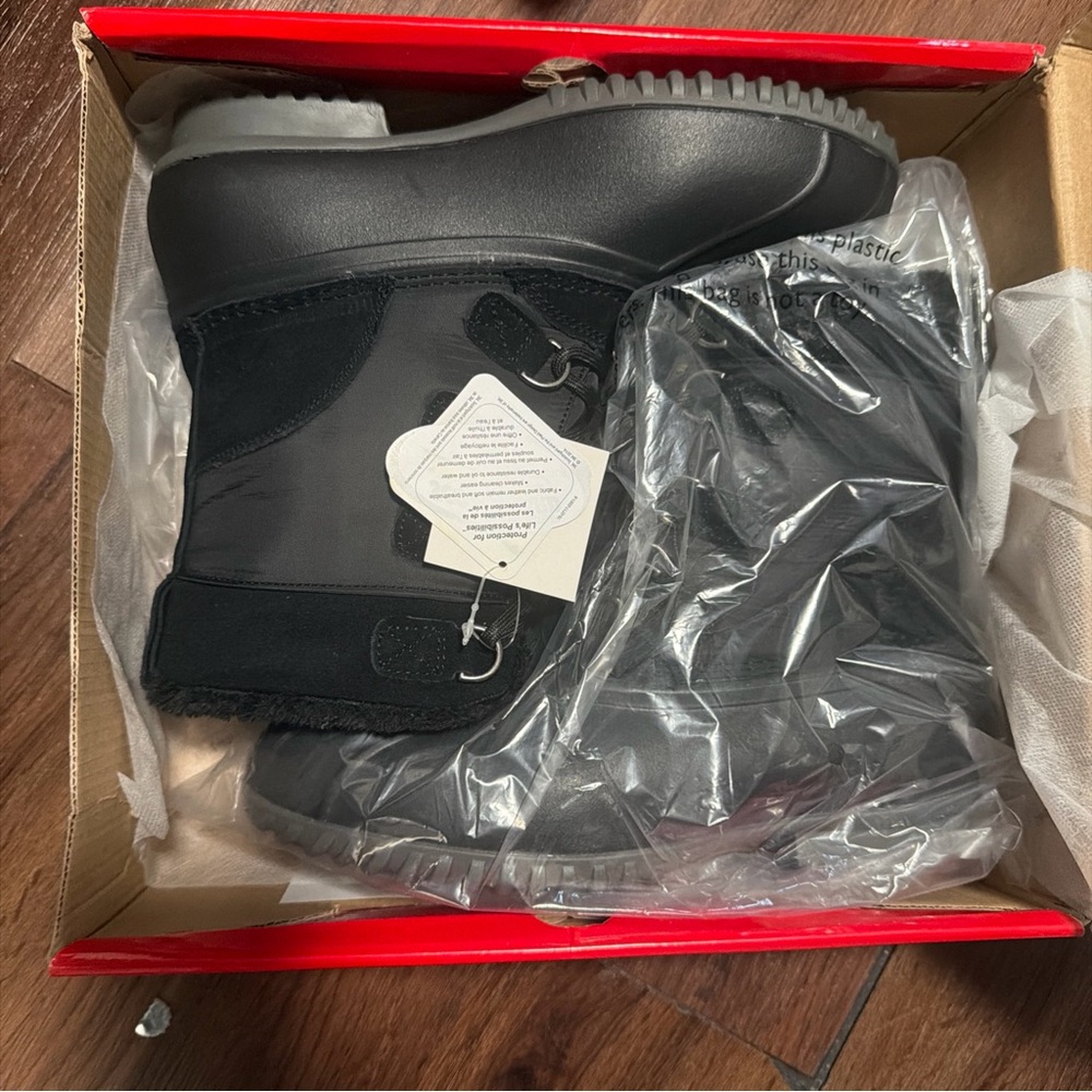 Propet  Womans Wide Width Ingrid Cold Weather Black Boot Size 7.5